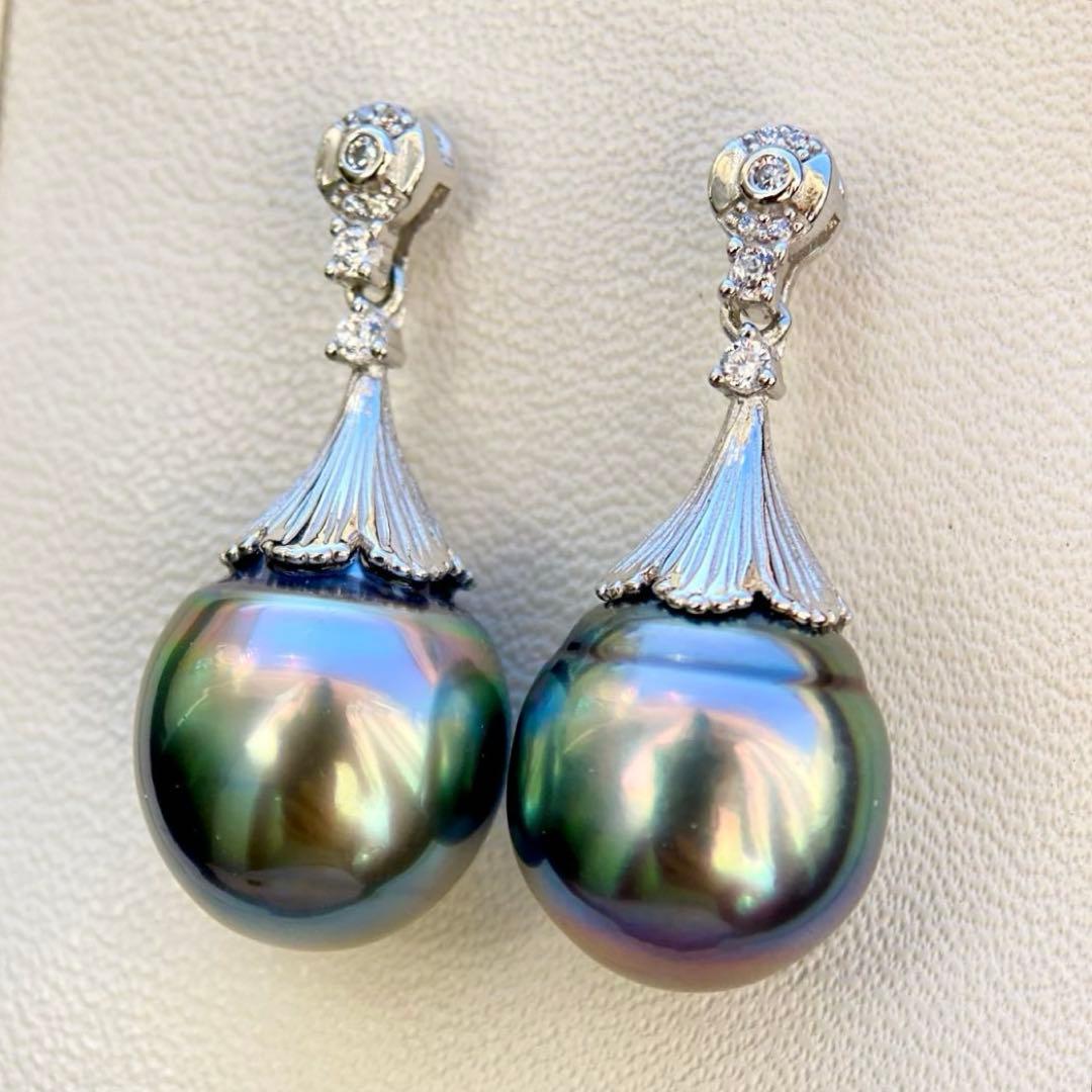 本真珠南洋黒蝶真珠グリーン虹色13.5×11.5㍉ピアスBL913