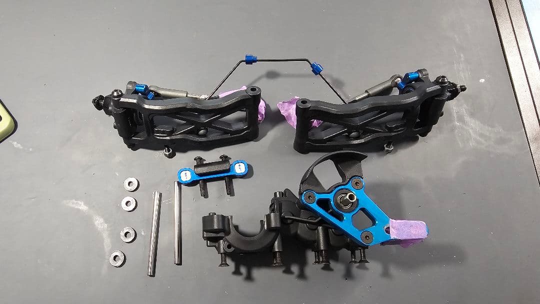 ASSOCIATED RC10 B7を2台(フルオプション)と大量スペアパーツ付