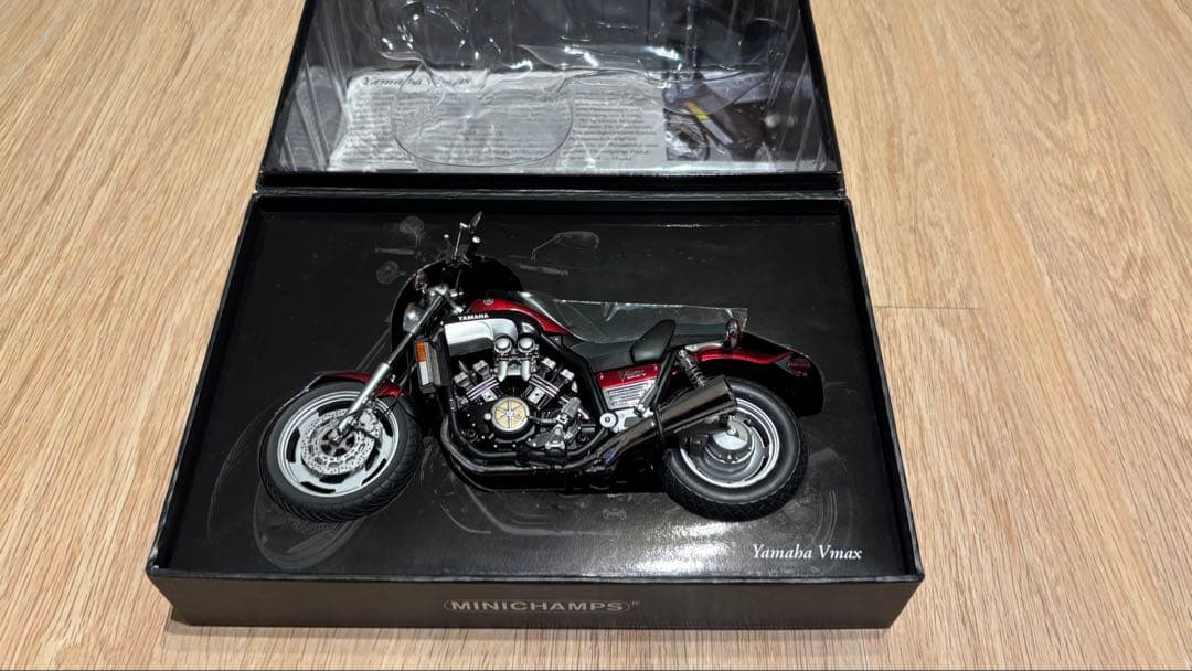 Yamaha VMAX 1/12 スケールモデル MINICHAMPS