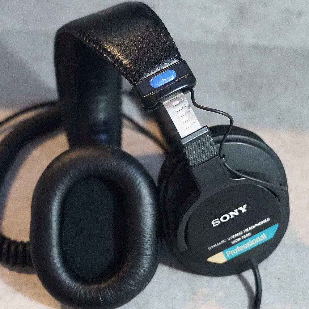 SONY ステレオヘッドホン MDR-7506