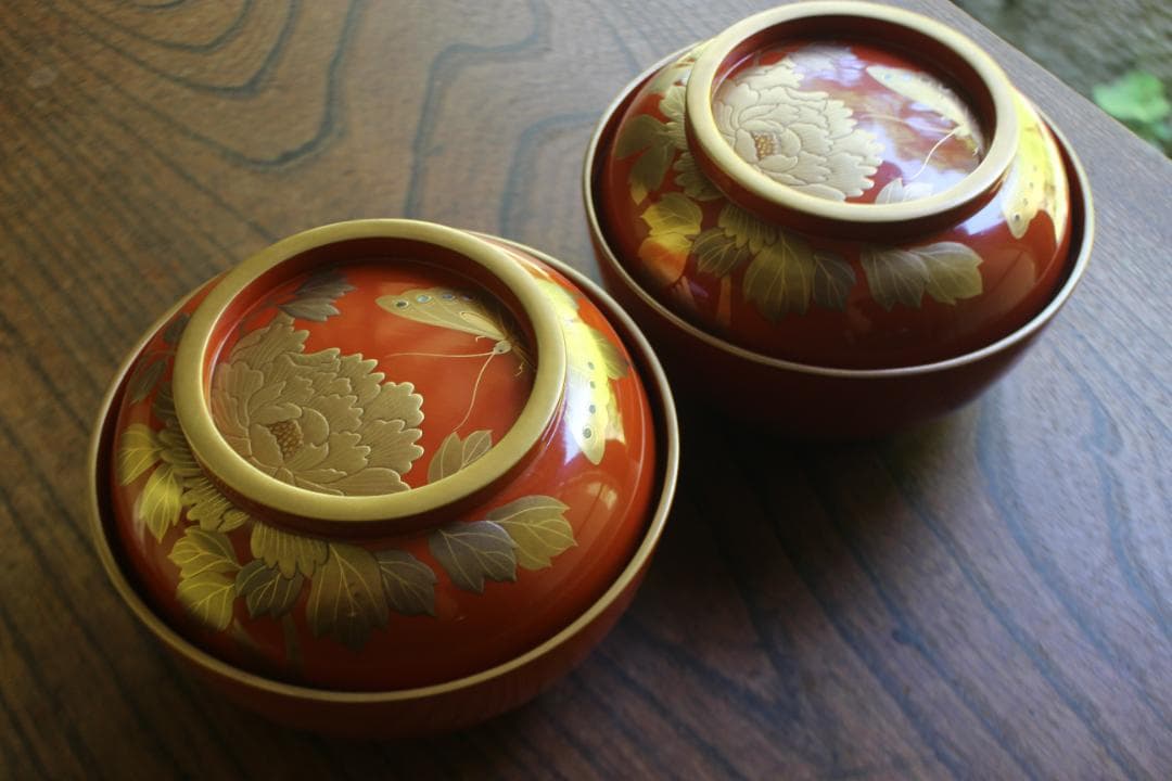 時代逸品！時代金縁朱漆に極上牡丹蝶螺鈿蒔絵の映えるお椀2点（検輪島塗蒔絵椀雑煮椀