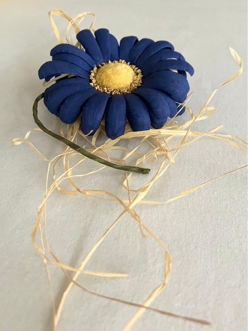 美品 kanekoisao カネコイサオ お花 コサージュ 雛菊 ヒナギク 2個