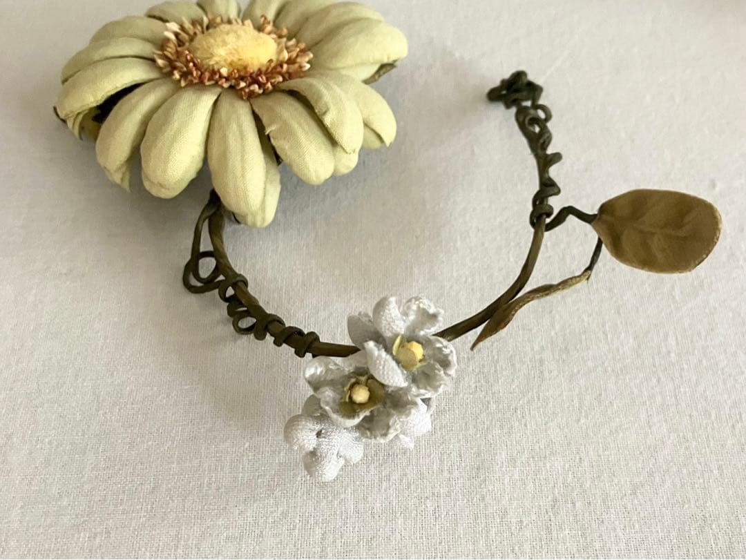 美品 kanekoisao カネコイサオ お花 コサージュ 雛菊 ヒナギク 2個