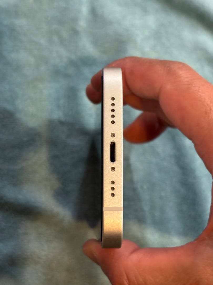 iPhone 13 ホワイト　256GB 背面ガラス割れshimフリー