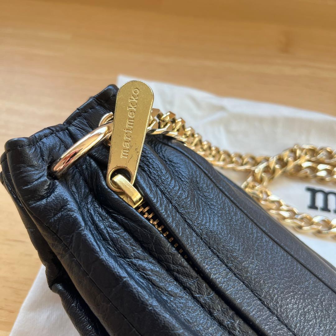marimekko マリメッコ　カルラ　チェーン　ショルダー　ブラック　ゴールド