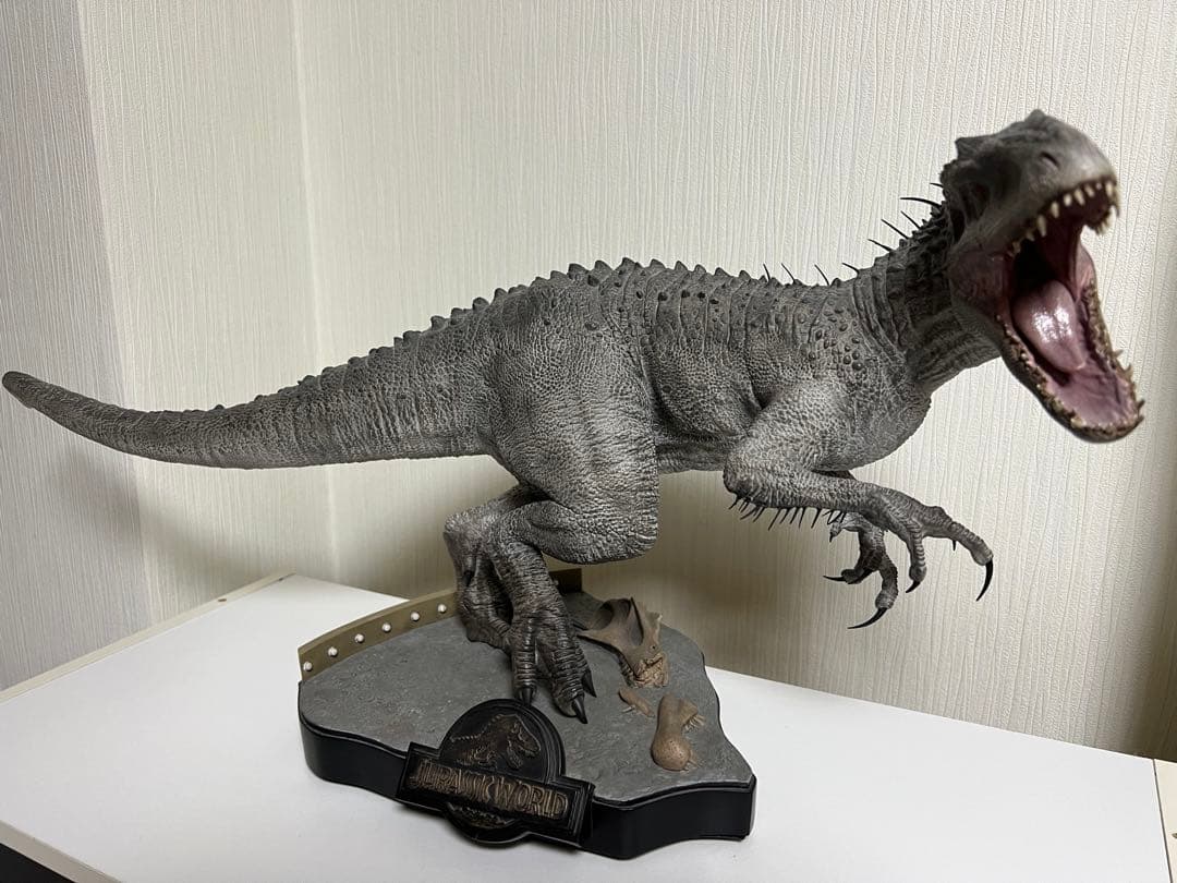 インドミナスレックス　スタチュー