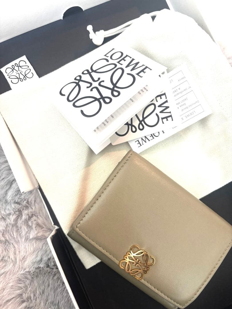 正規品美品LOEWE グリーン レザー 三つ折り財布