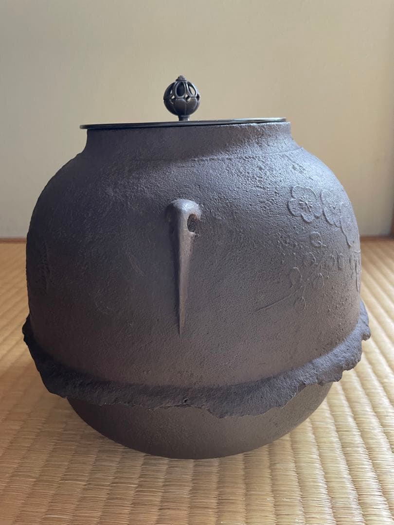 茶道具　﻿松梅文真形釜　釜師　畠春斎　模東京国立博物館蔵