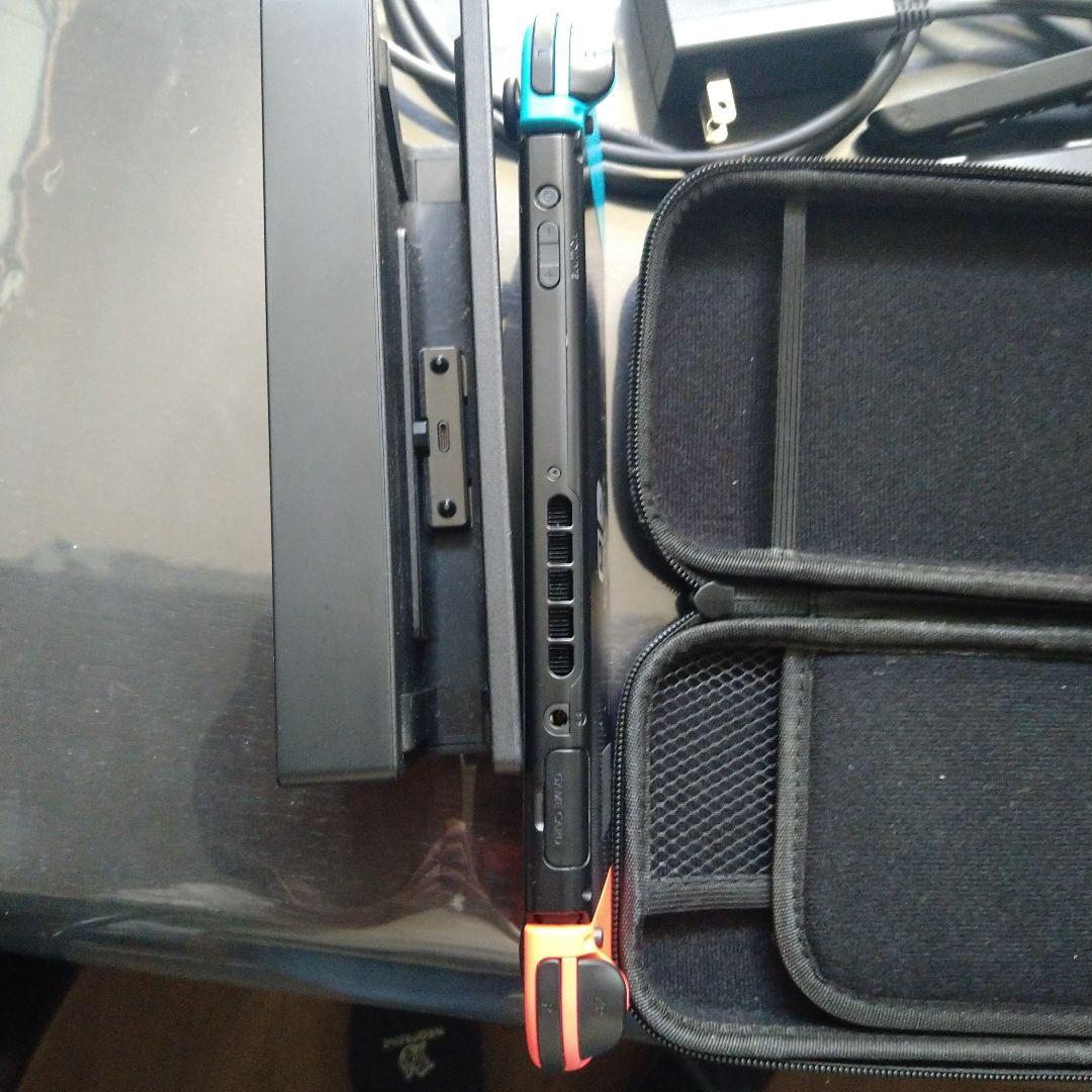 Nintendo Switch 本体、 ケース付き