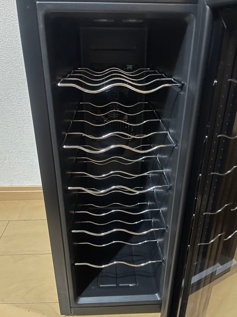 【美品】ワインセラー おしゃれ 12本収納 ガラス扉 8〜18℃設定 黒