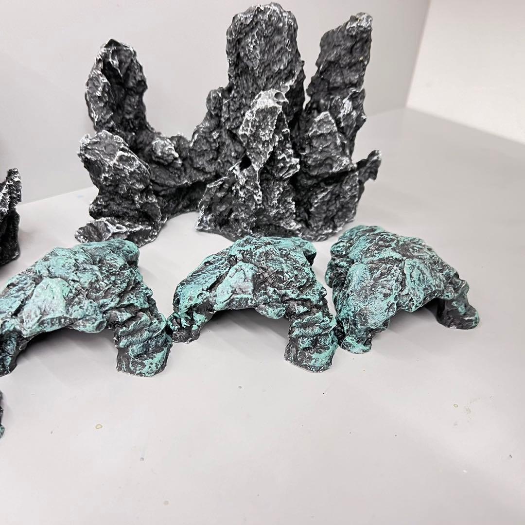 両爬工房 爬虫類 シェルター Mサイズ 隠れ家 ゴジラ　ジオラマ