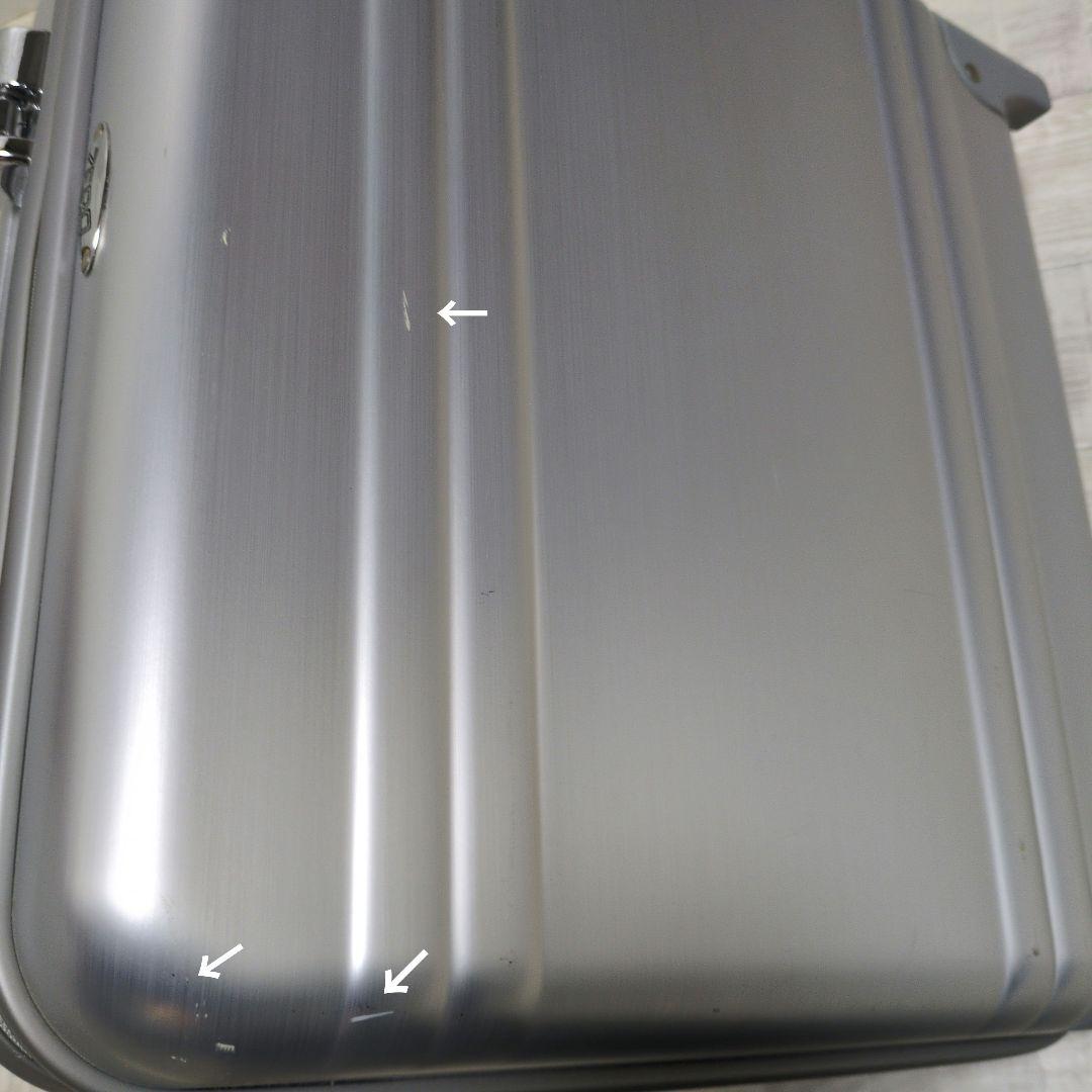 無骨でかっこいい！ゼロハリバートン　アルミキャリーケース