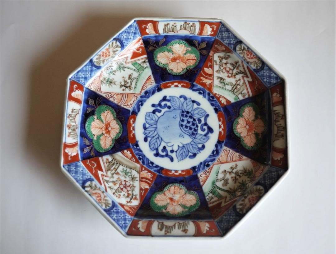 伊万里焼　八角八寸色絵皿　染錦芙蓉手　柘榴竹梅菊万年青　吉祥縁起物　里帰り