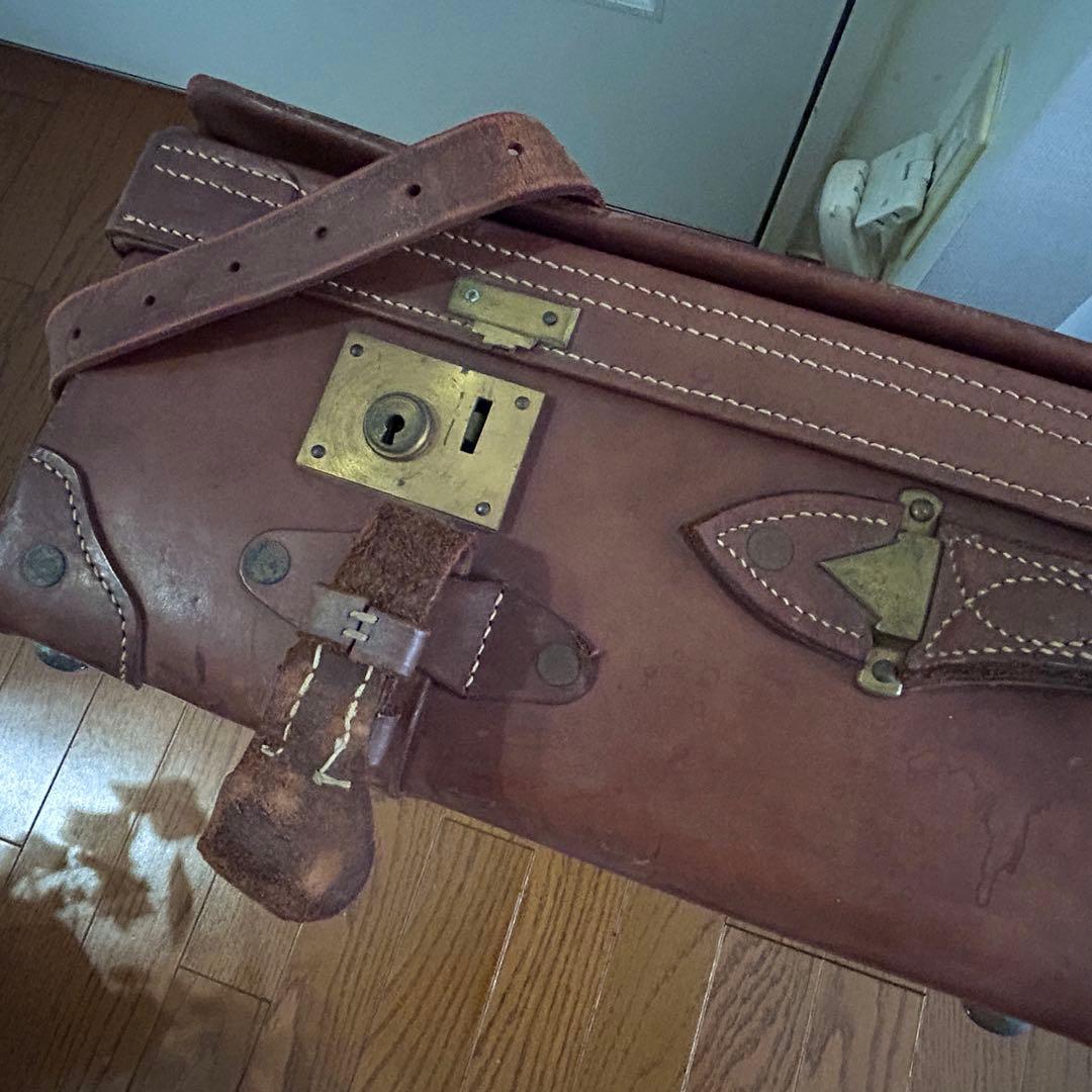 アンティーク革トランク　海軍中佐の大きなトランク　革製　重厚　ヴィンテージ