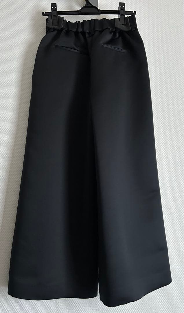 新品タグ付き★heve サテンフレアガウチョパンツ　ブラック36