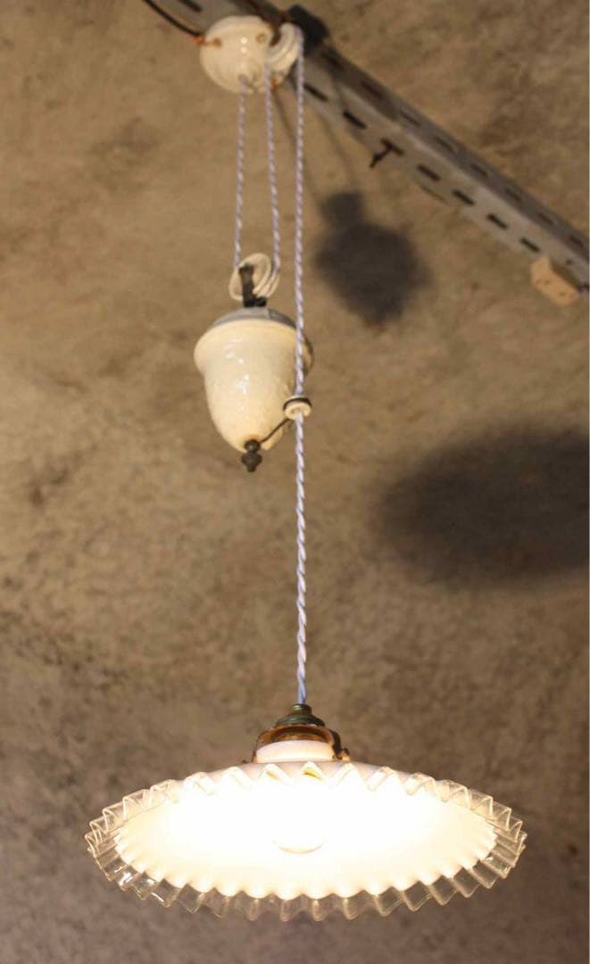 【merci】 2b. フランス　吊り下げ　滑車　ランプ　古道具　店舗什器