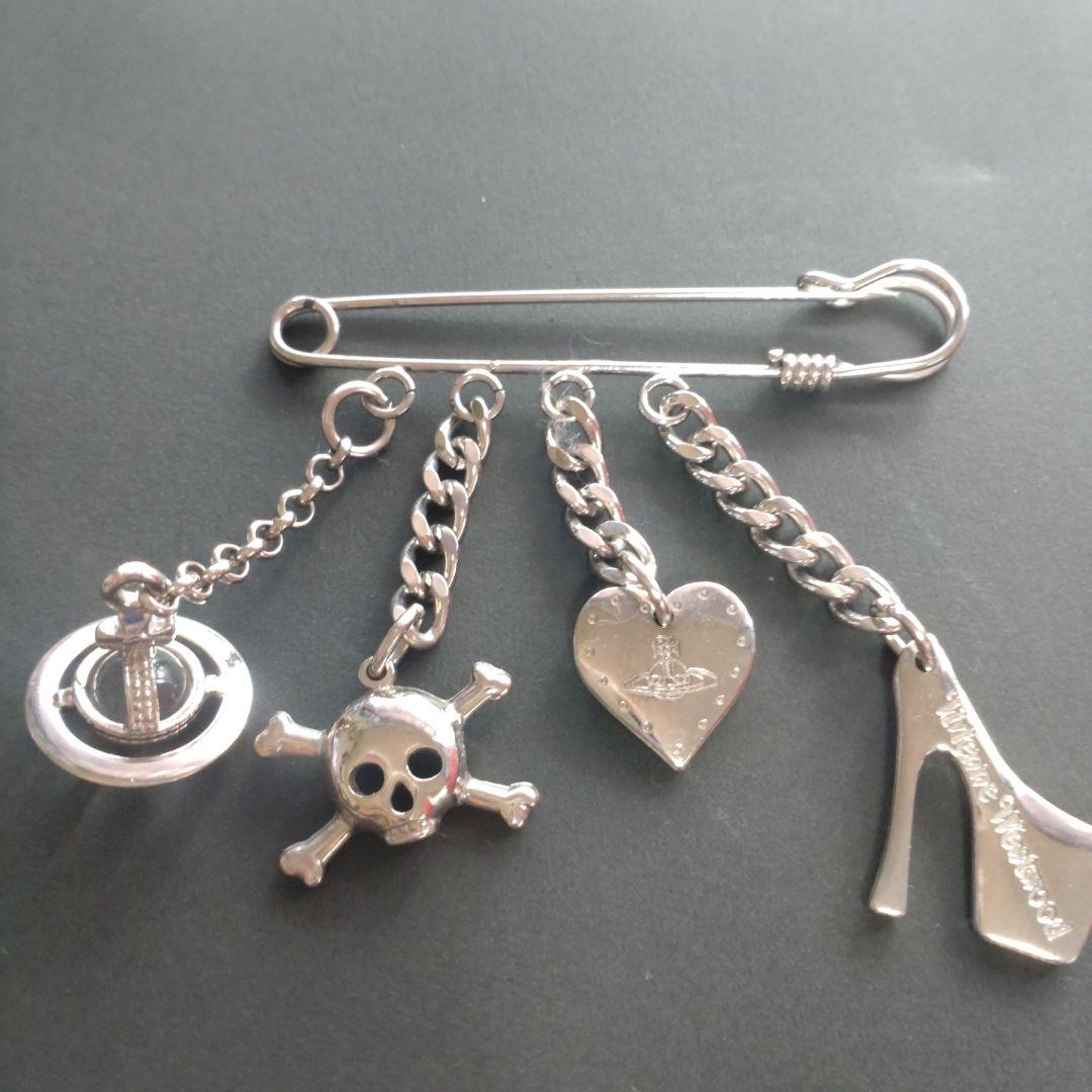 咲村宇音 ヴィヴィアン ウエストウッド シルバーブローチ