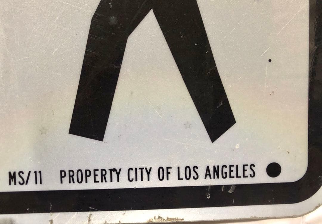 Banksy バンクシー　米国高額落札品　道路標識