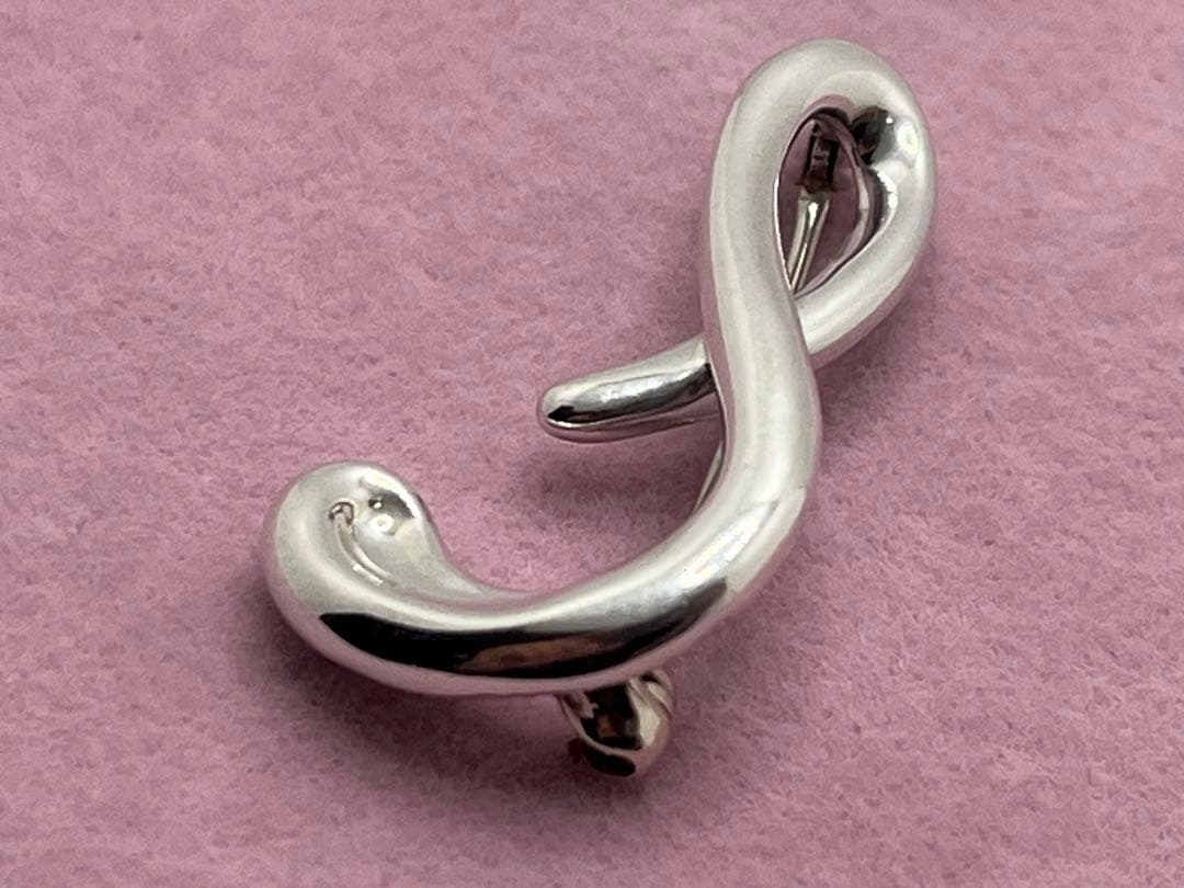 h146 希少　美品　ティファニー　アルファベット「S」イニシャル「s」ブローチ