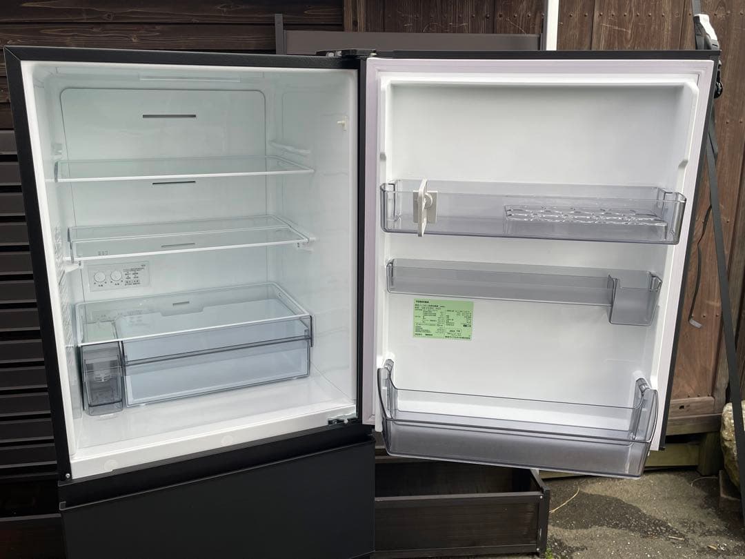 使用1年未満　東芝3ドア冷蔵庫　GR-V33SC　326L　2024年製