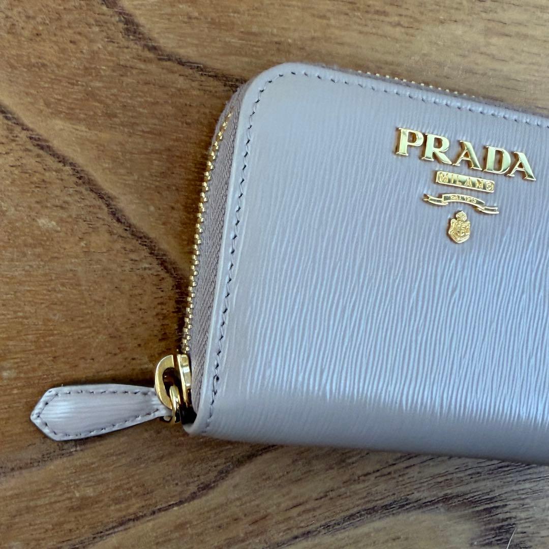 プラダ PRADA ケース　VITELLO MOVE LACCA 財布