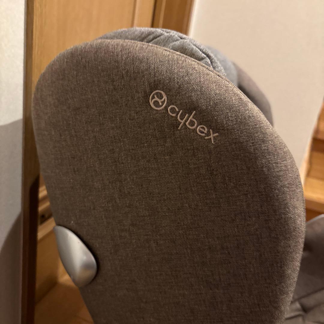 Cybex 車用チャイルドシート グレー