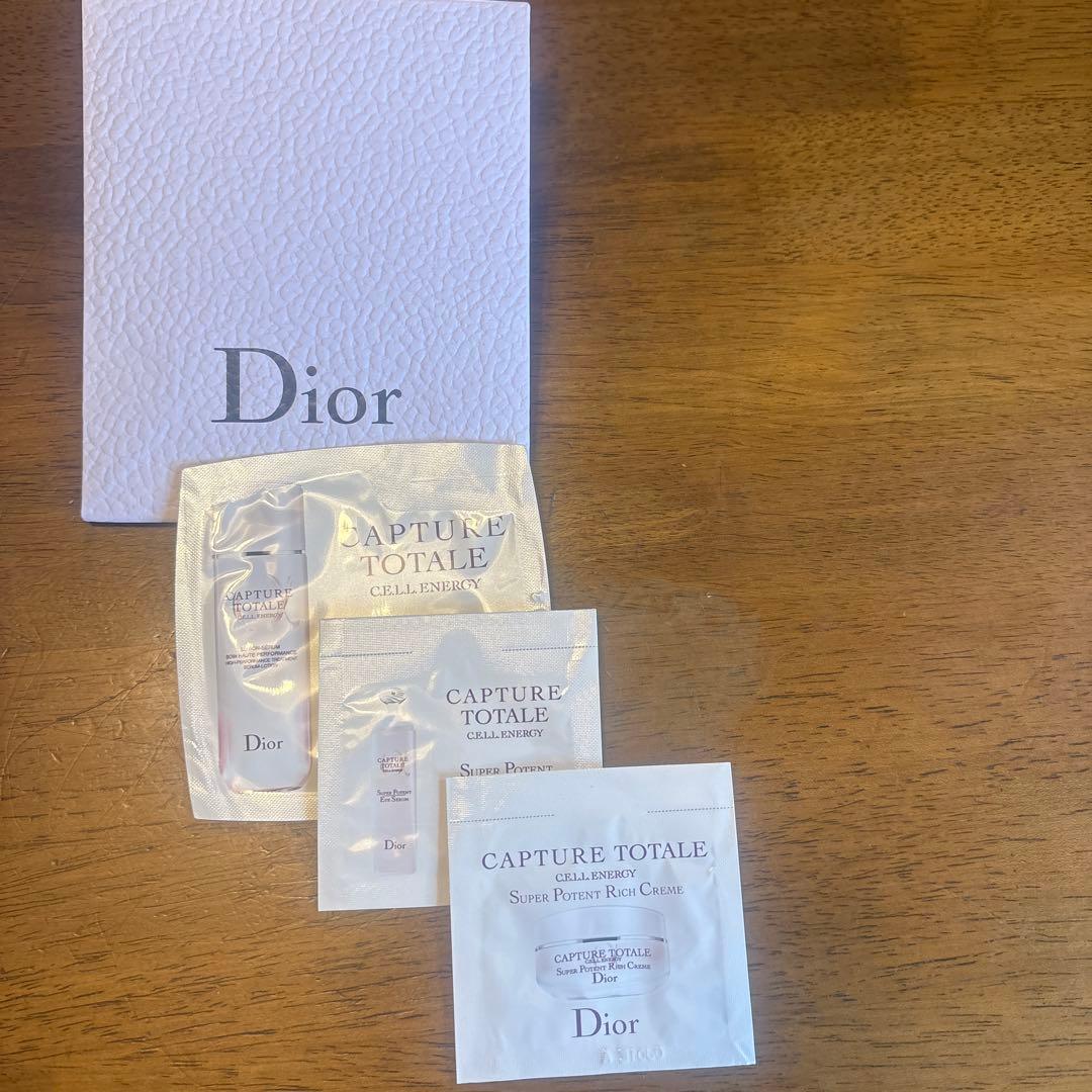 ディオール　クリスマスコフレ　2025 新品未使用　ポーチ　サンプル付き　限定品