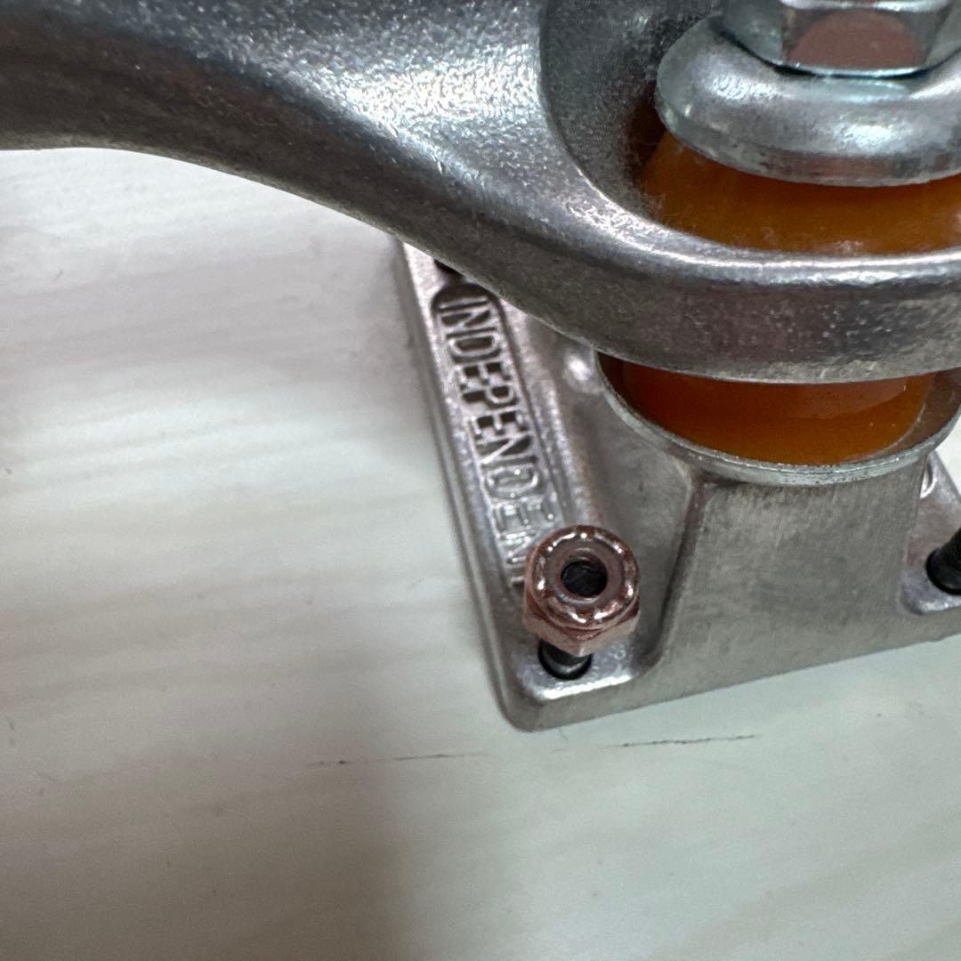 Supreme Independent スケートボード トラック