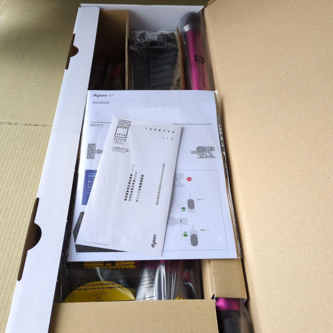 新品未使用、未開封　dyson v7 motorhead 掃除機 ピンク