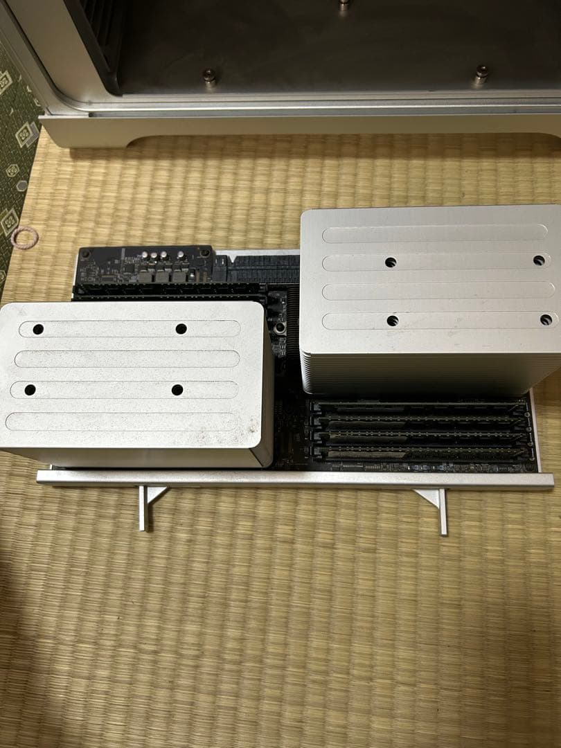 小津 雪ヲ 　Mac Pro (mid 2010) 本体のみ