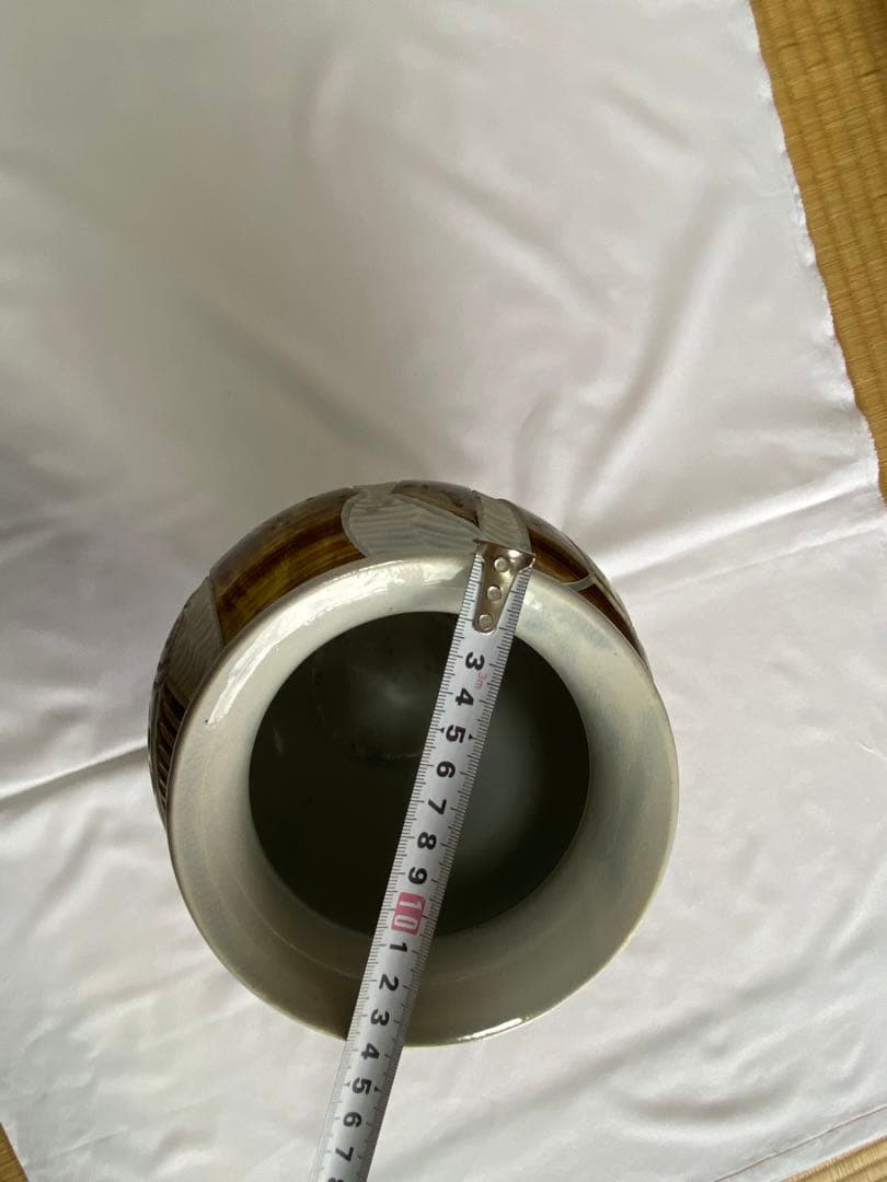 沖縄ご出身で人間国宝と認定されている金城次郎作成の壺