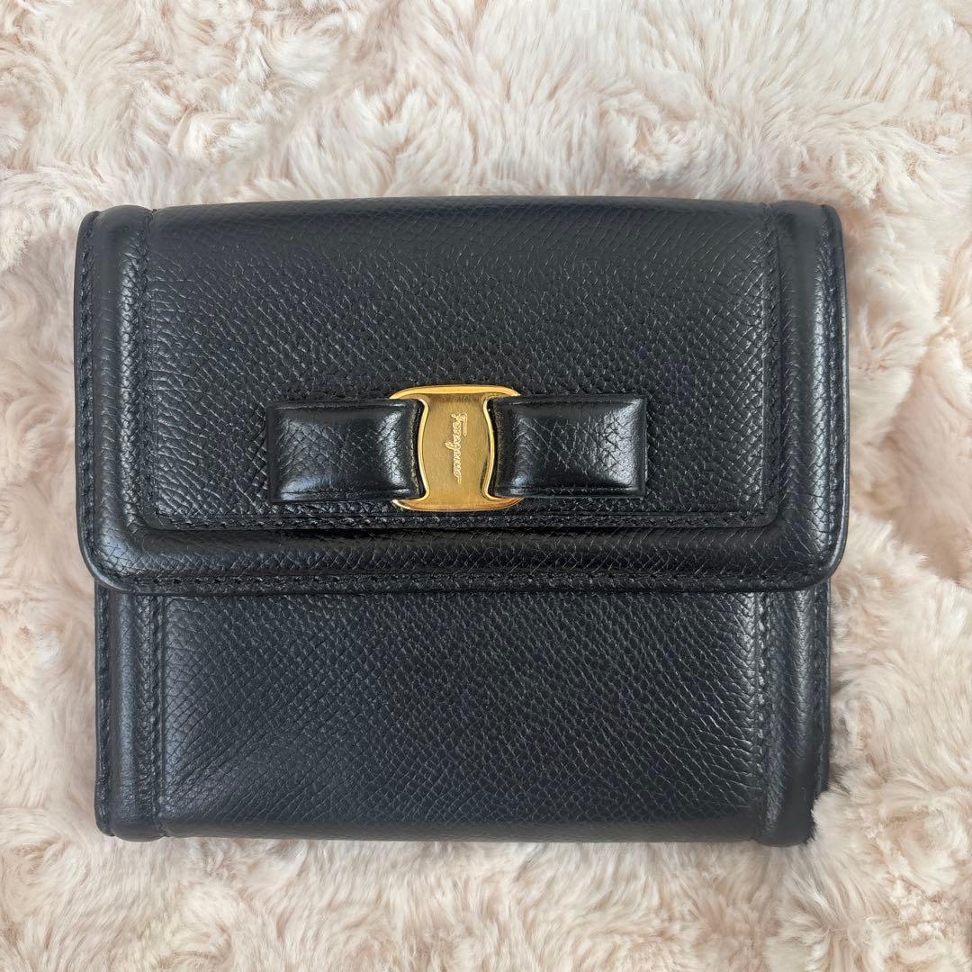 が*る様 Ferragamo ミニ財布　ヴァラリボン　リボン　二つ折り