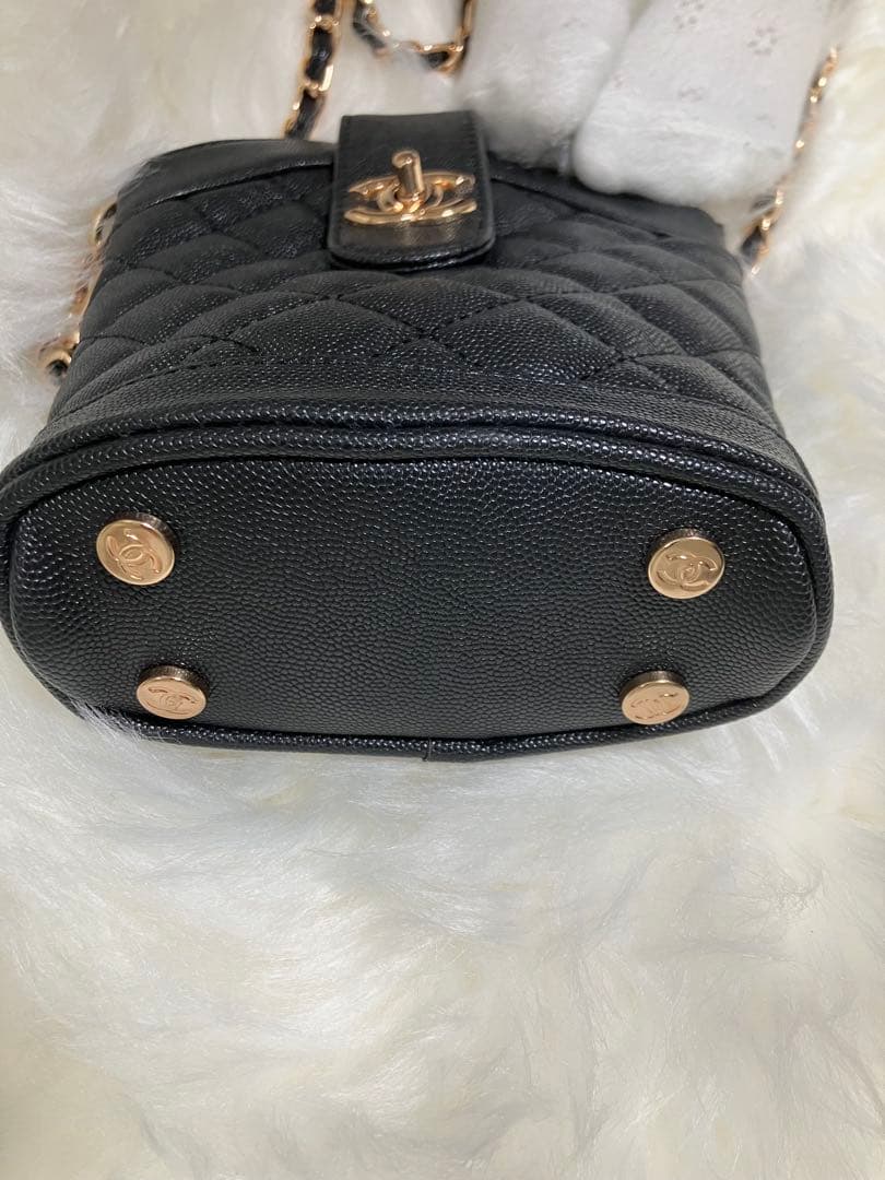 CHANEL ブラック キルティング ミニバッグ