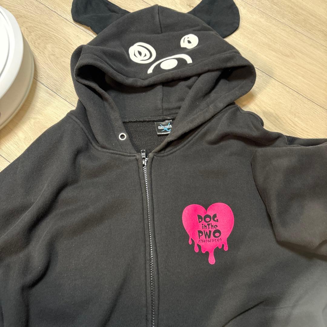 DOGinThePWO 黒犬パーカー