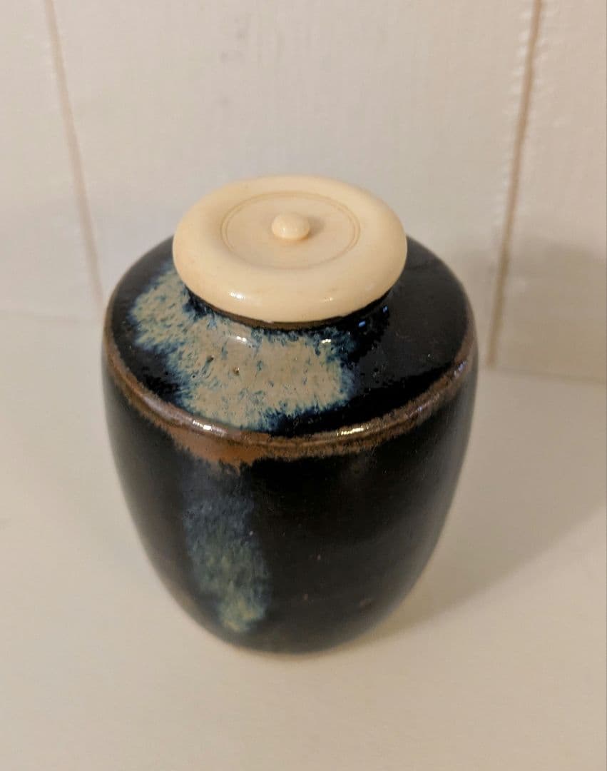 不審菴　茶桶　さつう　黒釉陶器製　棗 木箱付き　宗偏流 　十代 山田宗囲 書付