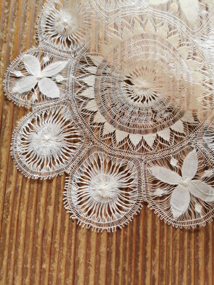アンティーク テネリフレース 超極細糸 向日葵と太陽と花 アイボリー線状ドイリー