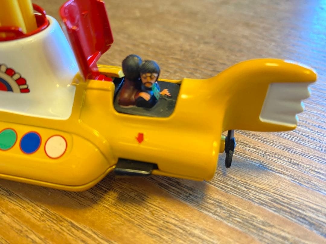 コーギー ミニカー The Beatles イエローサブマリン フィギュア付