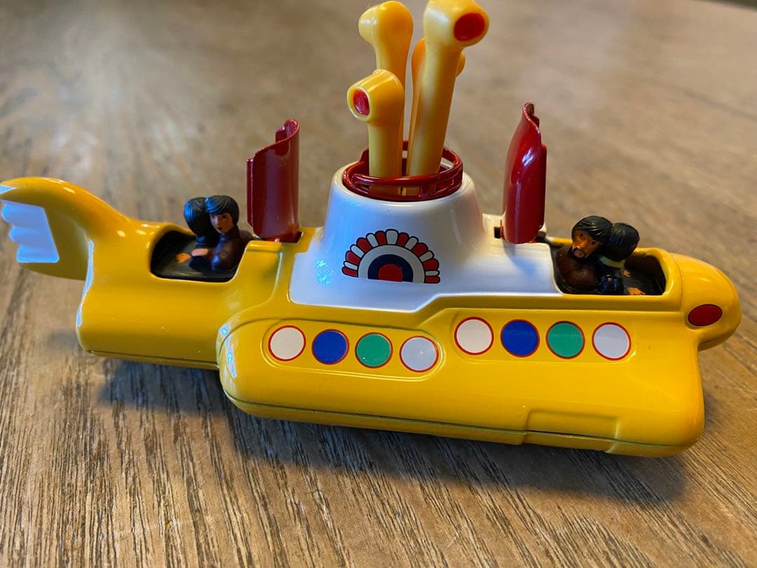 コーギー ミニカー The Beatles イエローサブマリン フィギュア付