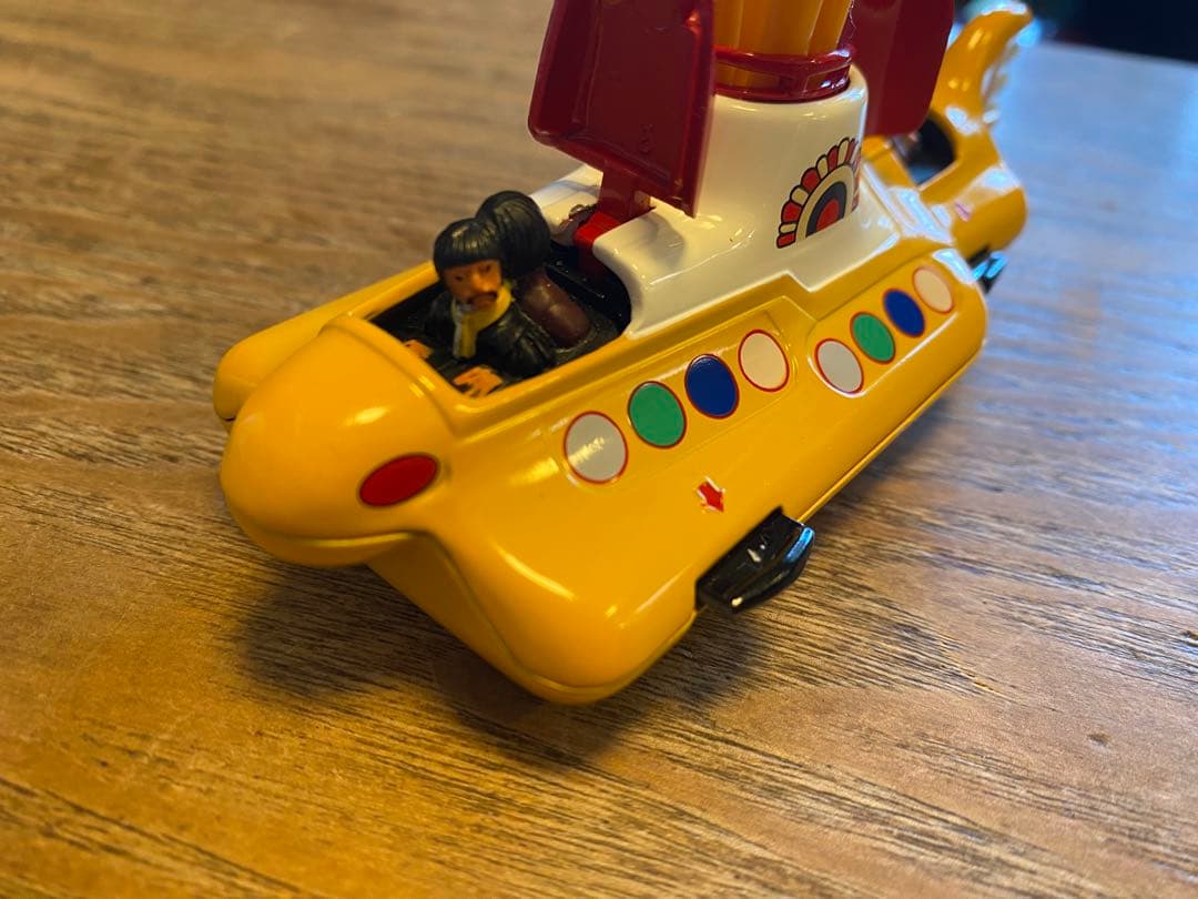 コーギー ミニカー The Beatles イエローサブマリン フィギュア付