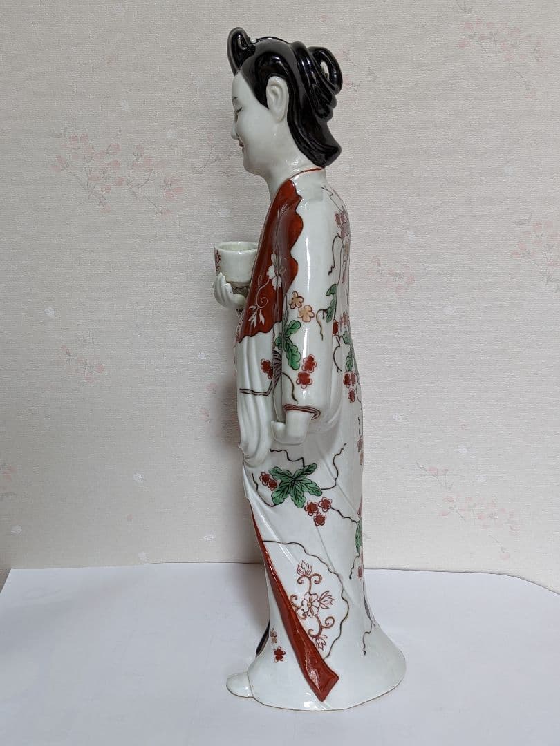 ♦柿右衛門様式 赤絵美人図 陶磁器人形 置物飾り 骨董品
