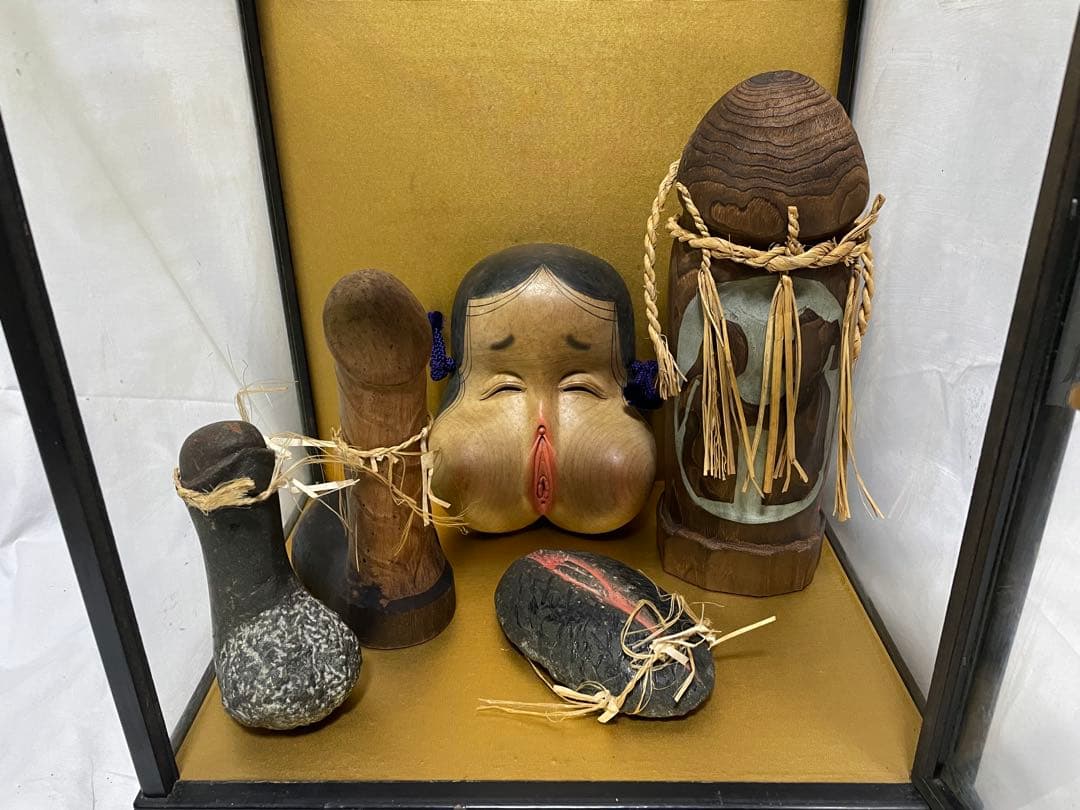 民芸品 木彫り 性神 信仰人形 ガラスケース入り／夫婦和合・安産祈願／詳細不明