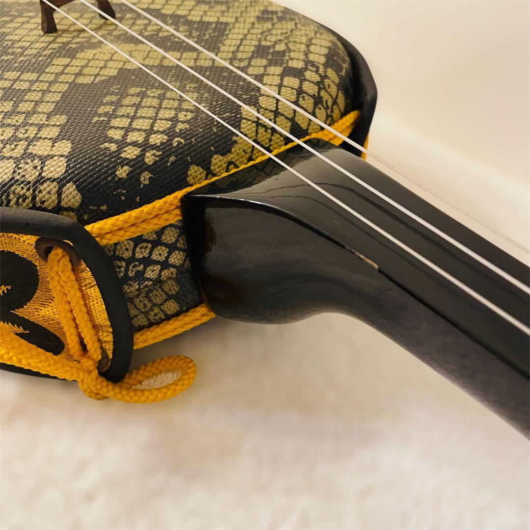 【美品】沖縄三線 人工皮革 蛇柄 胴巻き カラクイ全木　初心者向け