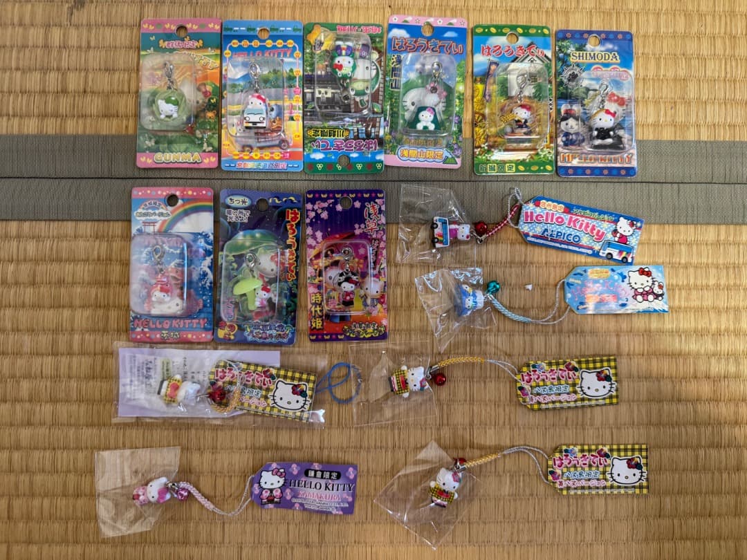 ハローキティ ご当地ストラップセット 根付 200個ぐらい 地域限定 その他