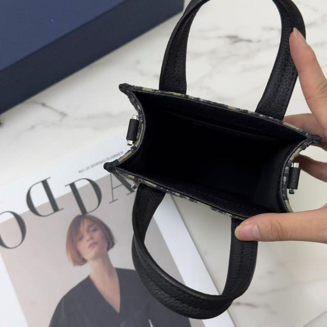 黒です/ベージュ色です ショルダーバッグ