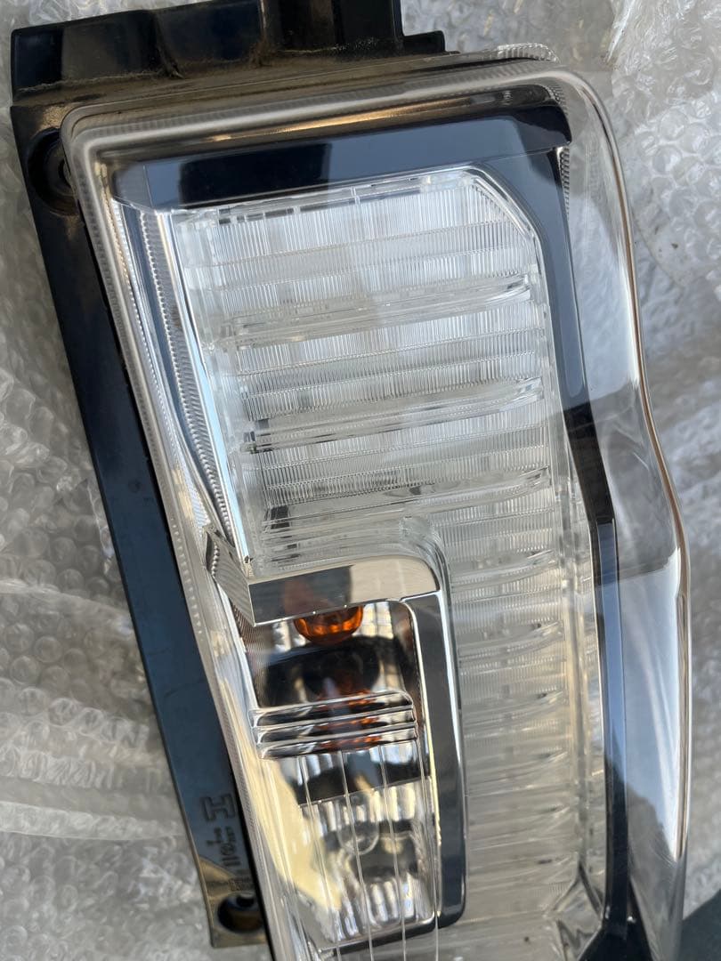 la600s タント　　後期テールランプ　右