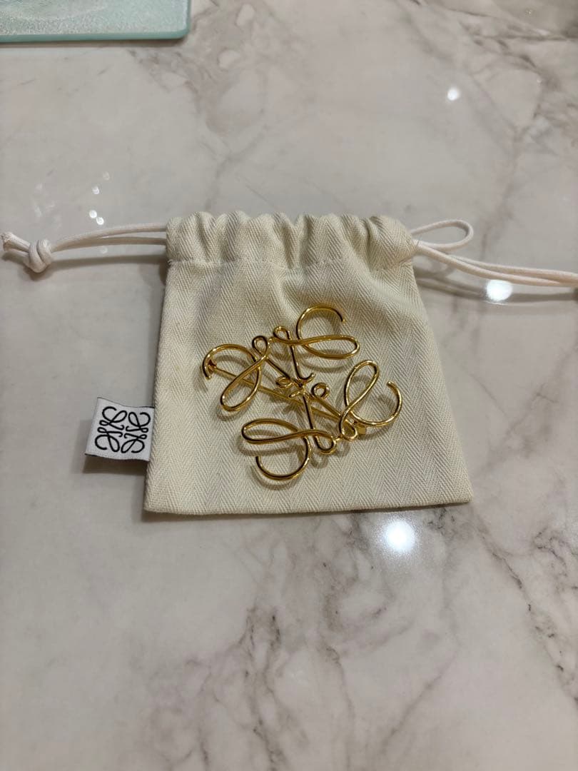 LOEWE アナグラム ブローチ メタル