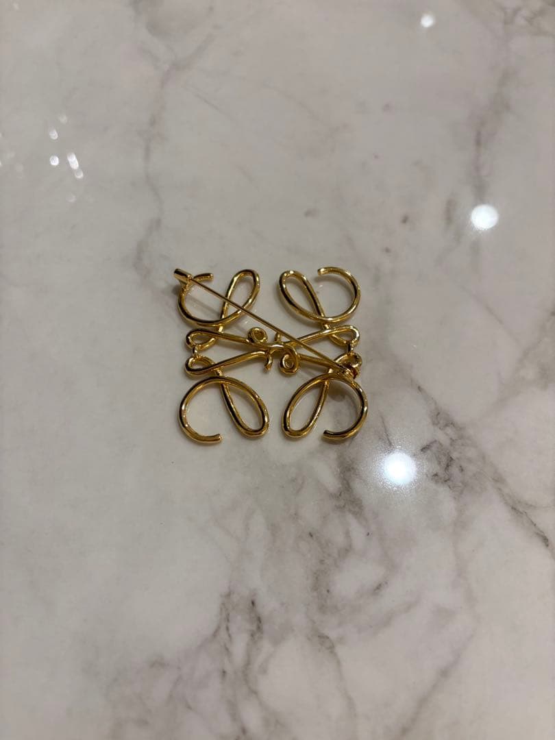 LOEWE アナグラム ブローチ メタル