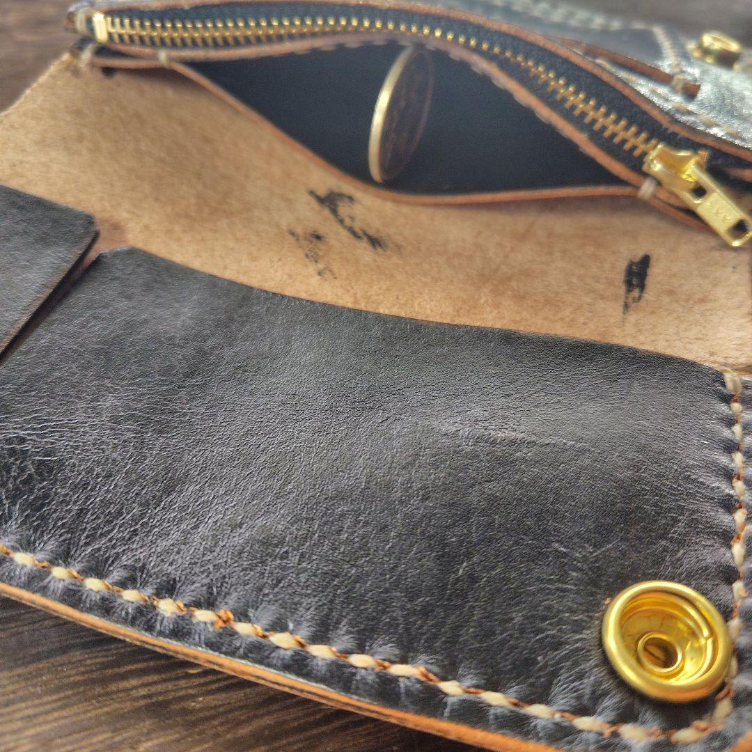 ミドルサイズ トラッカーウォレット　フレイムス カービング 手染め 黒