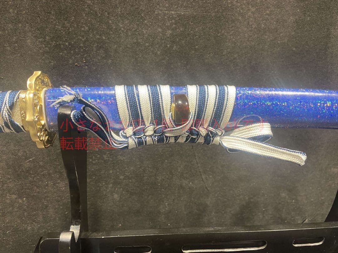 武士の刀で空いっぱいに星の青い穴が開いた  古兵器 武具 刀装具 日本刀 居合刀