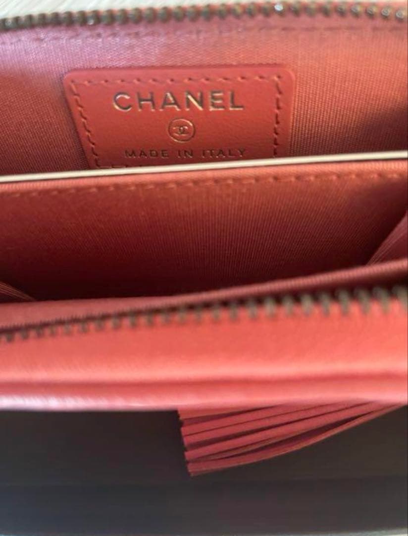 CHANEL シャネルカーフスキン キルティングタッセル ジップウォレット